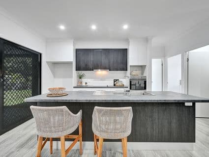 34 Dune Parade, Bushland Beach - Thumbnail 3