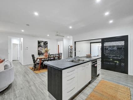 34 Dune Parade, Bushland Beach - Thumbnail 6