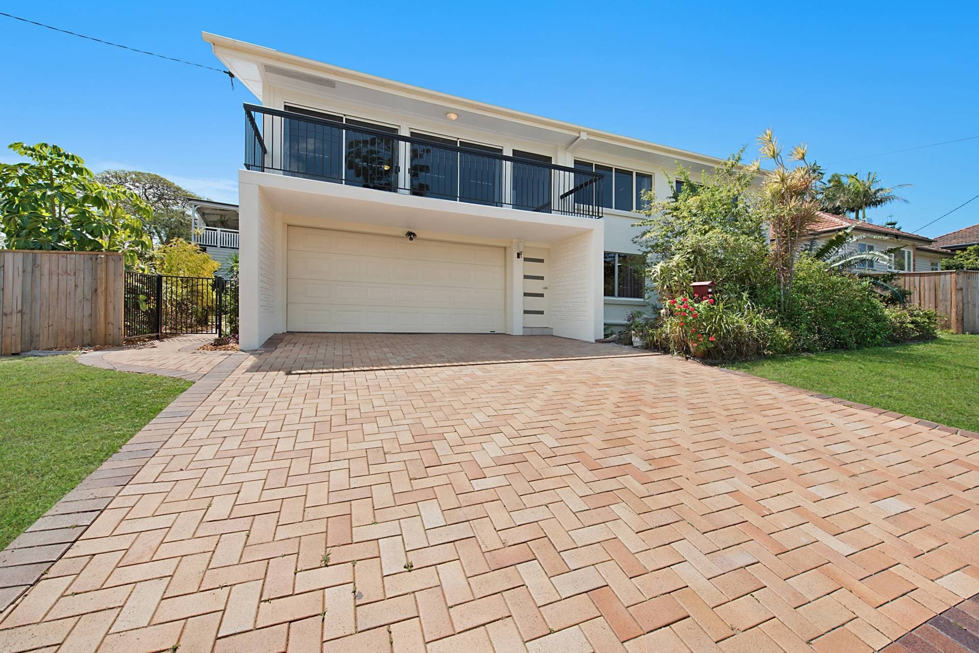 81 Alexandra Street, Sandgate, QLD, Sandgate - Thumbnail 2
