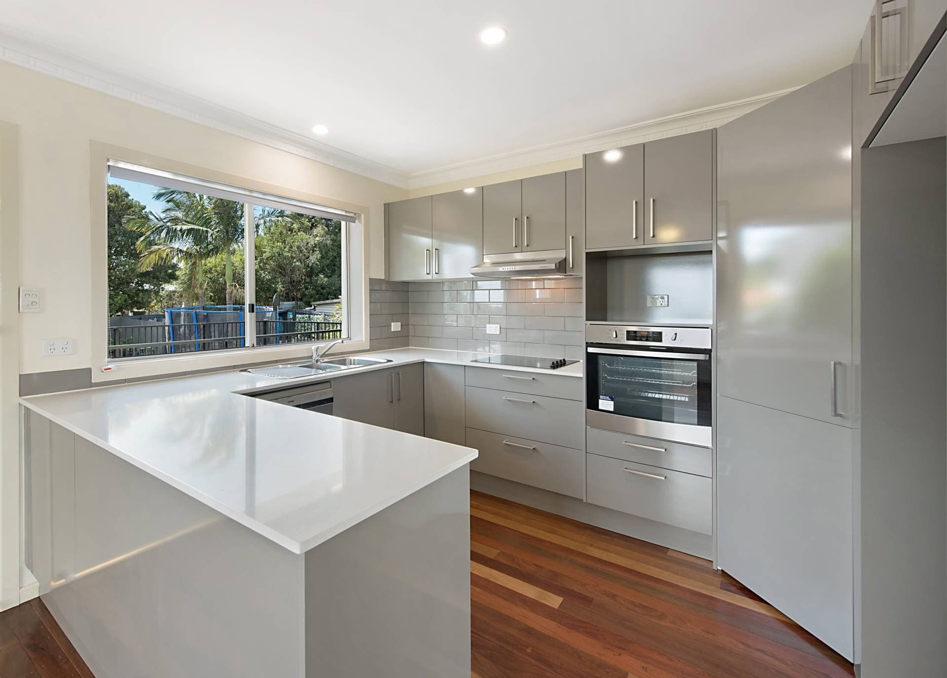81 Alexandra Street, Sandgate, QLD, Sandgate - Thumbnail 3