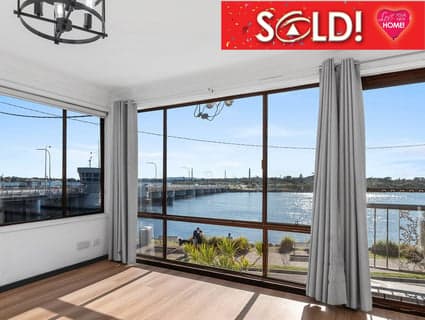 404, Swansea - Image 1