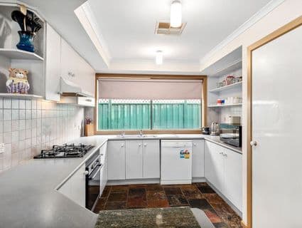 99 John Paul Drive, Hillside - Thumbnail 3