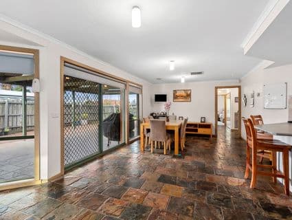 99 John Paul Drive, Hillside - Thumbnail 4