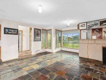 99 John Paul Drive, Hillside - Thumbnail 5