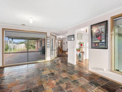 99 John Paul Drive, Hillside - Thumbnail 6