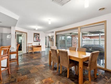 99 John Paul Drive, Hillside - Thumbnail 7