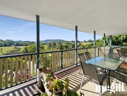 22 Yvonne Street, Highworth - Thumbnail 2