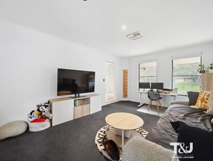38 Woodhouse Circuit, Canning Vale - Thumbnail 3