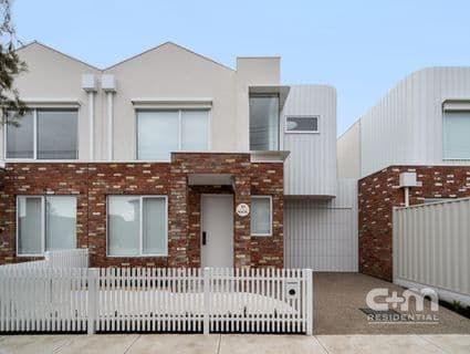 31 Neil Street, Hadfield - Image 1