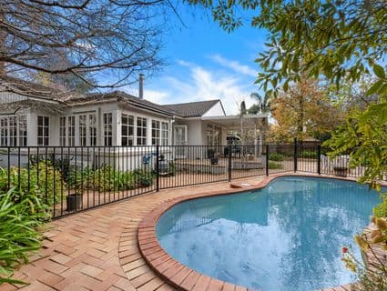 8 Fairview Avenue, St Ives Chase - Image 1
