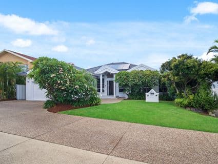 2 Brigantine Place, Caves Beach - Thumbnail 3