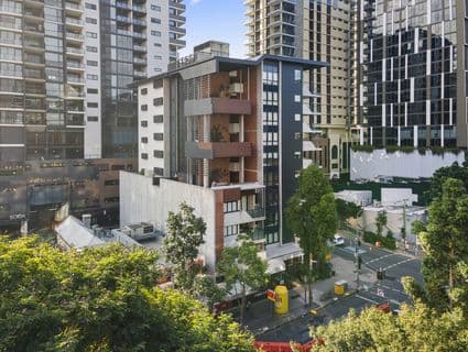 8/125 Melbourne Street, South Brisbane - Thumbnail 2