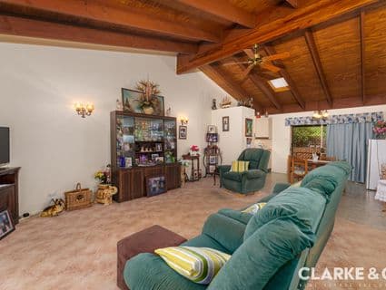 1 Littles Road, Glass House Mountains - Thumbnail 2