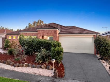 17 Dawson Crescent, Manor Lakes - Thumbnail 2