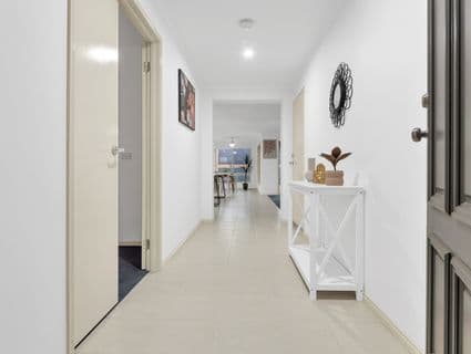 17 Dawson Crescent, Manor Lakes - Thumbnail 3
