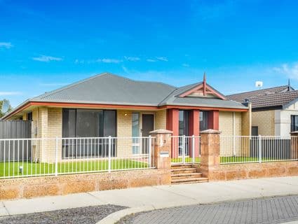 3 Dillwynia Bend, Banksia Grove - Image 1