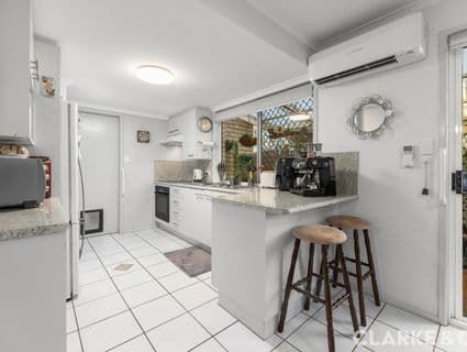 2/2A Kitchener Street, Golden Beach - Thumbnail 3