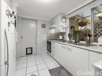 2/2A Kitchener Street, Golden Beach - Thumbnail 4