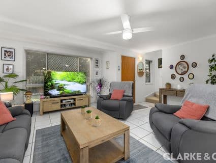 2/2A Kitchener Street, Golden Beach - Thumbnail 5