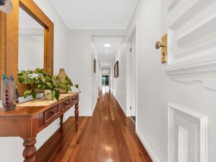 28 Ballarat Court, Craigieburn - Thumbnail 2