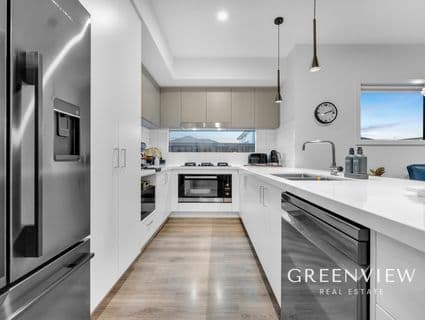8 Houdan Way, Clyde North - Thumbnail 3
