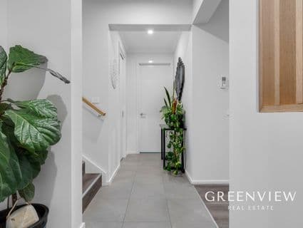 8 Houdan Way, Clyde North - Thumbnail 6