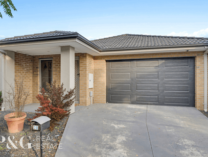 30 Aquatic Drive, Cranbourne West - Image 1