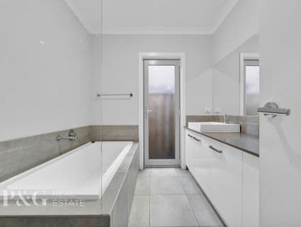 30 Aquatic Drive, Cranbourne West - Thumbnail 7
