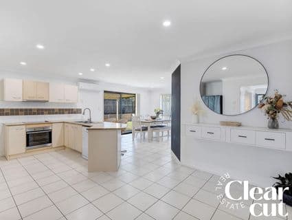 38 Somerwil Crescent, Bellbird Park - Thumbnail 4