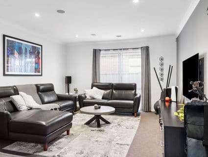 22 Hawksbury Green, Caroline Springs - Thumbnail 2
