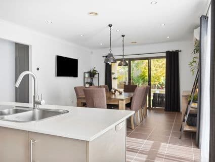22 Hawksbury Green, Caroline Springs - Thumbnail 4