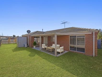 8 Greenmantle Close, Cranbourne West - Thumbnail 8