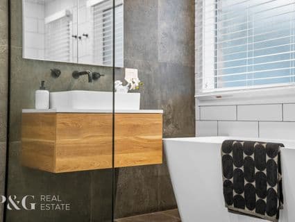18 Scarborough Drive, Narre Warren South - Thumbnail 4