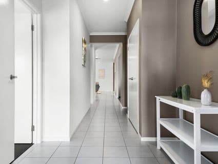 100 Eltham Parade, Manor Lakes - Thumbnail 2