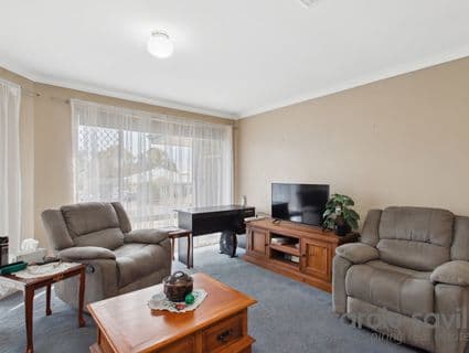 8 Meadow Place, Hocking - Thumbnail 4