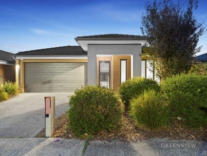 14 Royaloak Crescent, Cranbourne East - Image 1