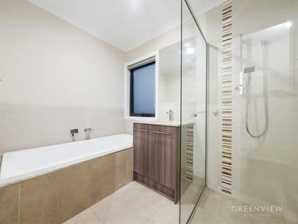 14 Royaloak Crescent, Cranbourne East - Thumbnail 7