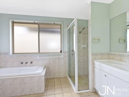 2 Crestleigh Close, Woongarrah - Thumbnail 8