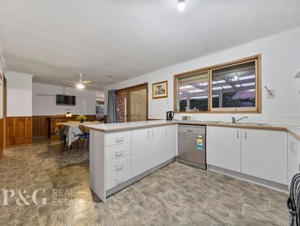 8 Dean Close, Narre Warren South - Thumbnail 3