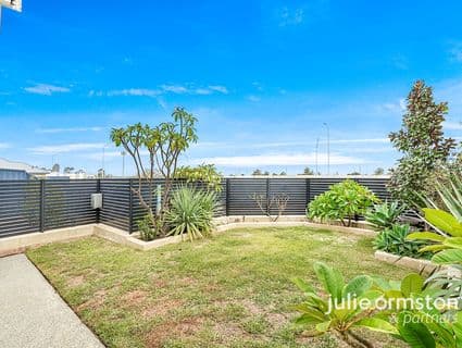 17 Birchgrove Way, Pearsall - Thumbnail 2