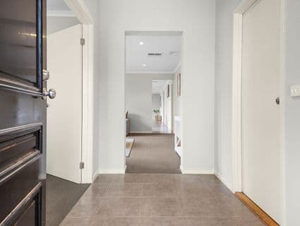 3 Murrumbidgee Street, Manor Lakes - Thumbnail 2