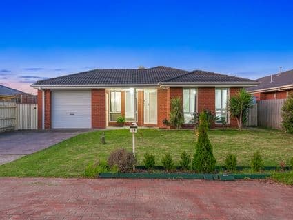 19 Glenaire Cres, Cranbourne West - Image 1