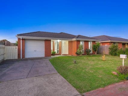19 Glenaire Cres, Cranbourne West - Thumbnail 2