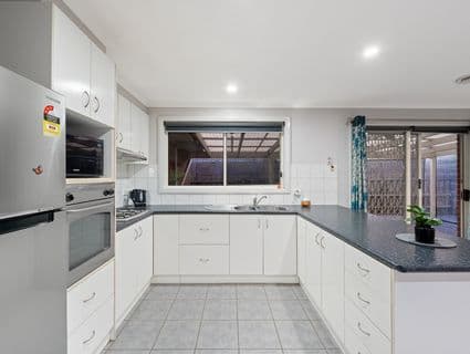 19 Glenaire Cres, Cranbourne West - Thumbnail 4