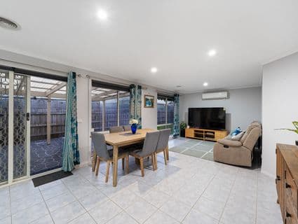 19 Glenaire Cres, Cranbourne West - Thumbnail 5