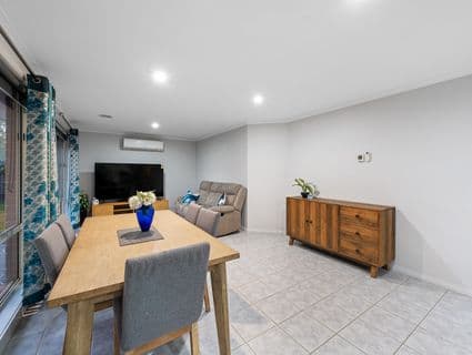 19 Glenaire Cres, Cranbourne West - Thumbnail 6
