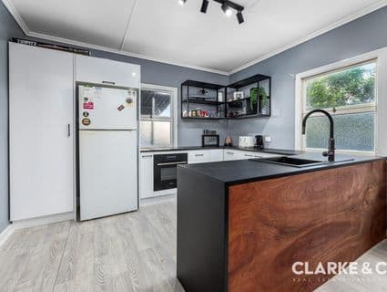 16 Dyer Street, Landsborough - Thumbnail 6