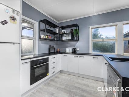 16 Dyer Street, Landsborough - Thumbnail 5