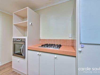 8 Upton Way, Tapping - Thumbnail 4