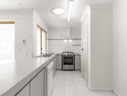 3 Simmons Loop, Parmelia - Thumbnail 4